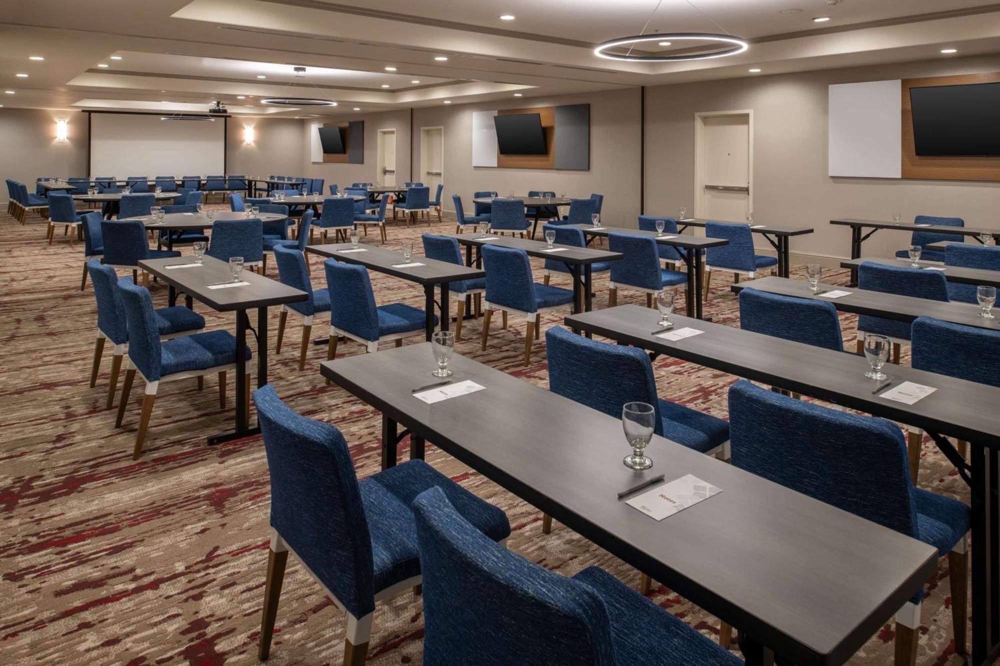 Hilton Garden Inn Fontana Exteriör bild