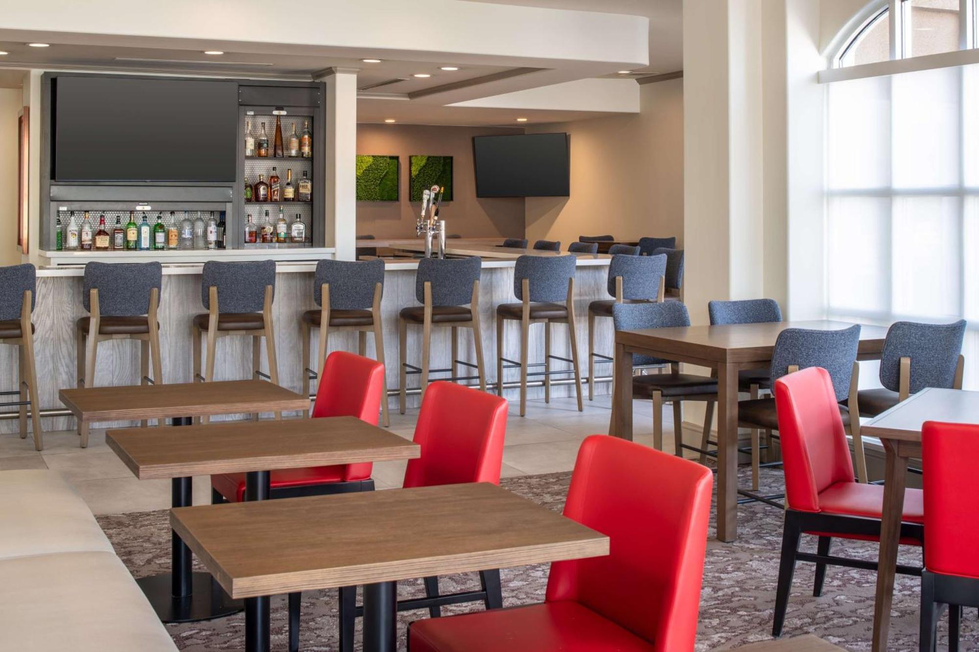 Hilton Garden Inn Fontana Exteriör bild