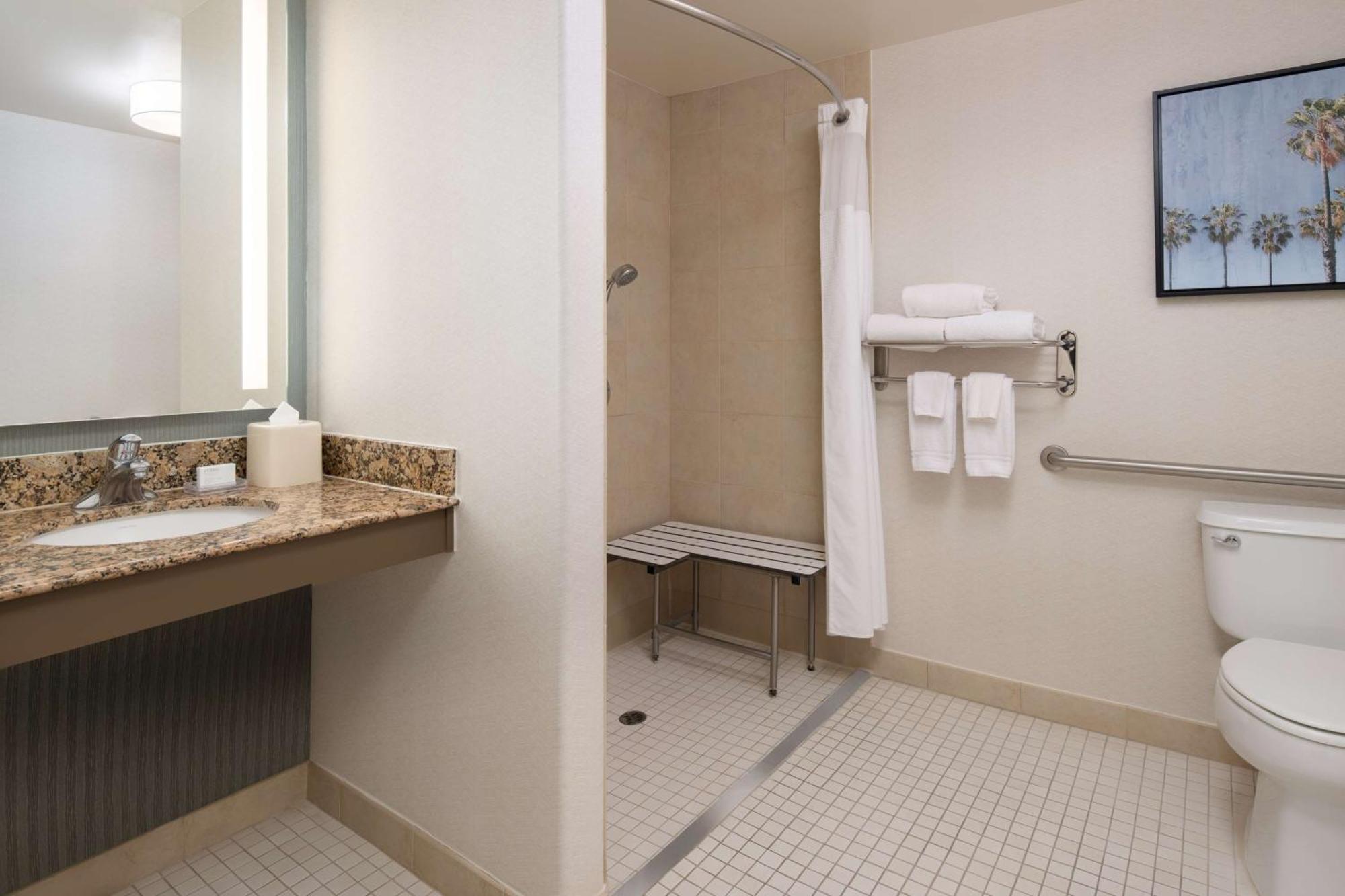 Hilton Garden Inn Fontana Exteriör bild