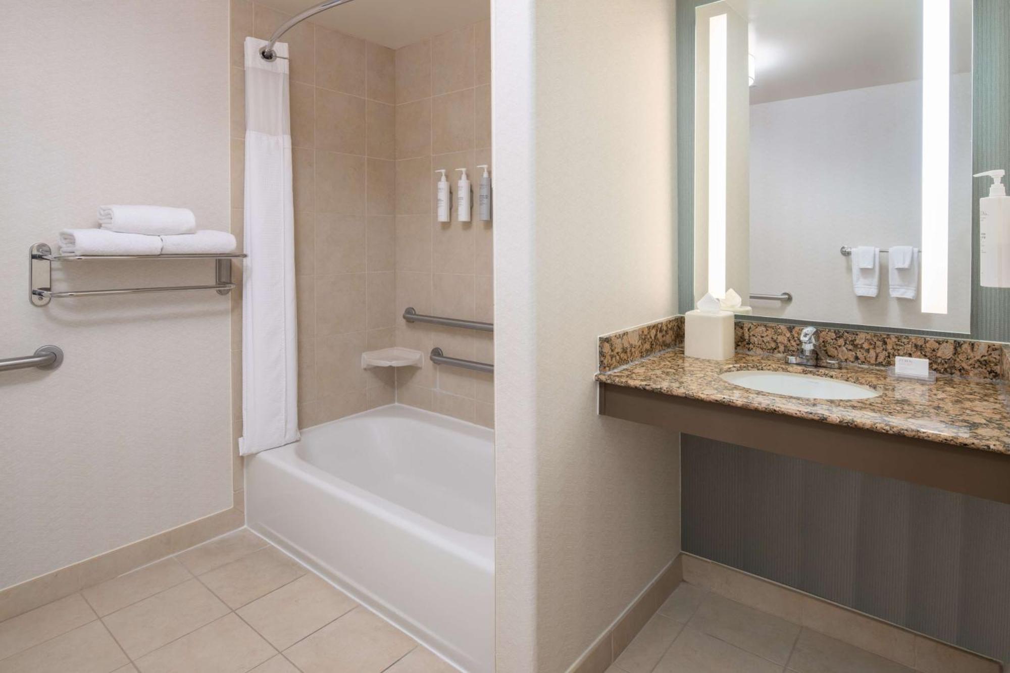 Hilton Garden Inn Fontana Exteriör bild