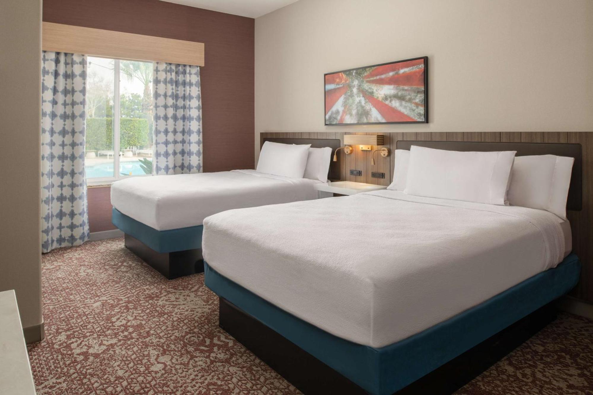 Hilton Garden Inn Fontana Exteriör bild