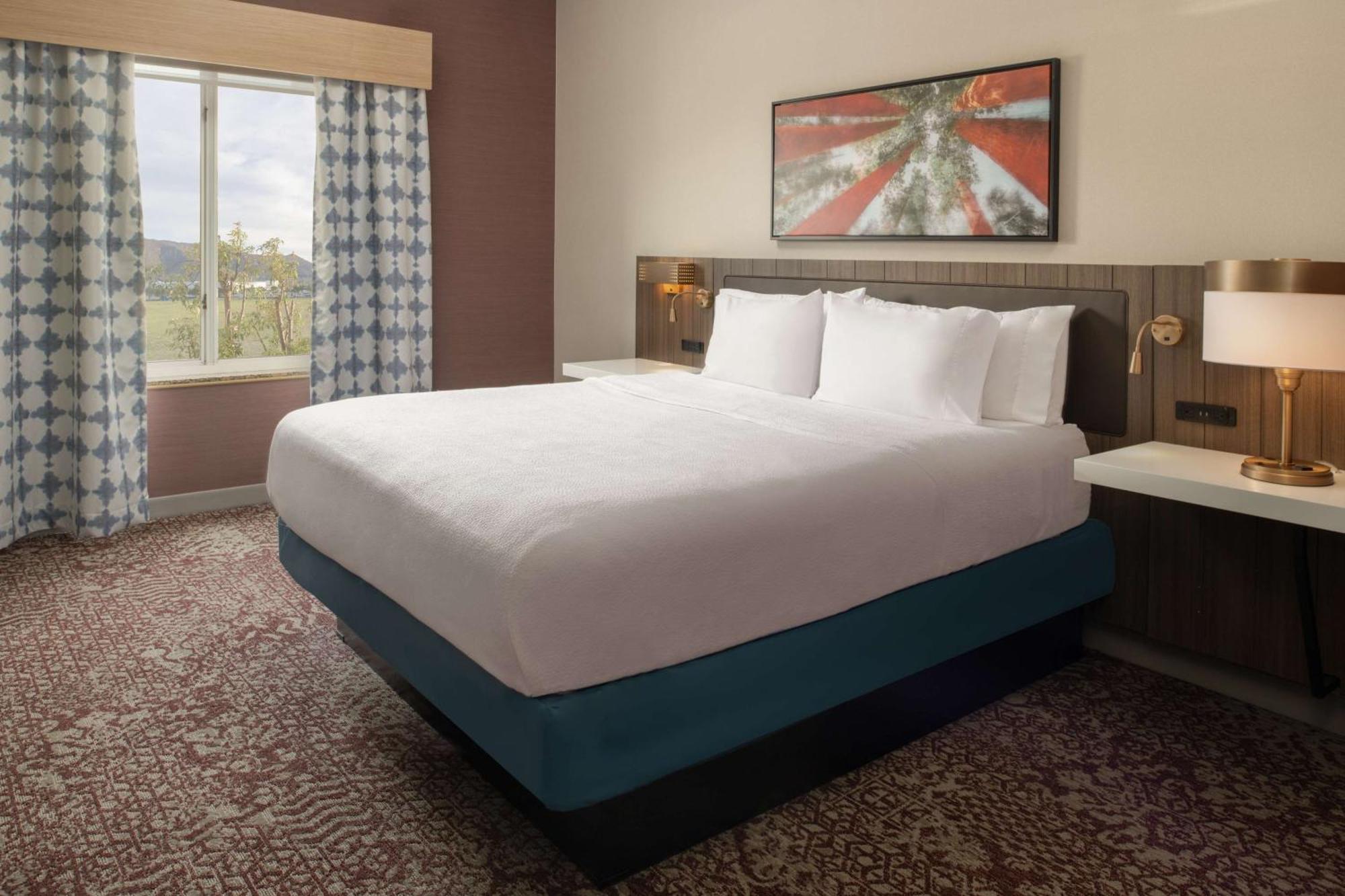 Hilton Garden Inn Fontana Exteriör bild