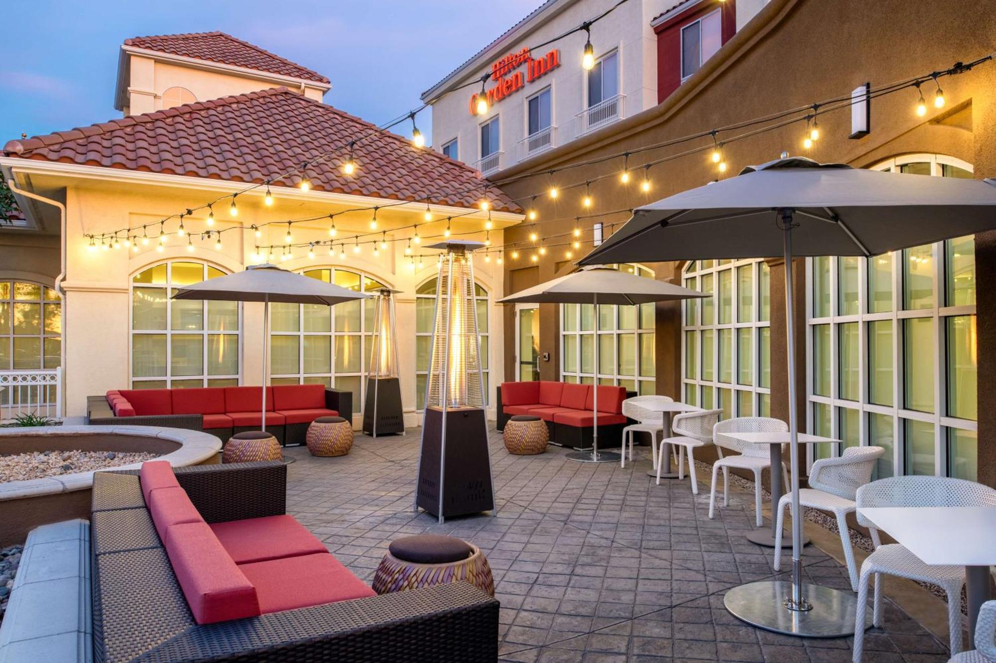 Hilton Garden Inn Fontana Exteriör bild
